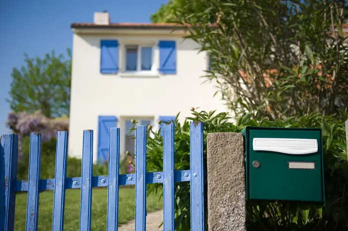 La Poste : une lettre met 3 mois pour parvenir chez son voisin - Horaires la poste