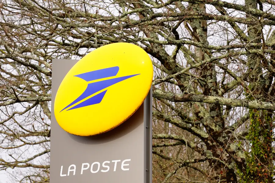 Fin du timbre rouge : La poste en pleine réorganisation - Horaires la poste