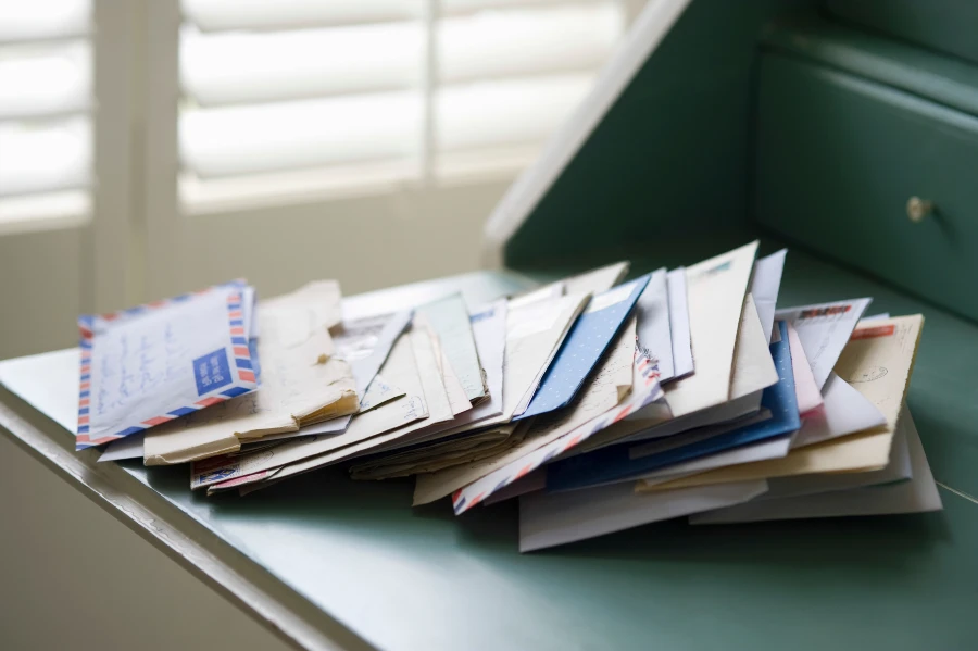 Vous déménagez ? Mettez en place la réexpédition de courrier - Horaires la poste